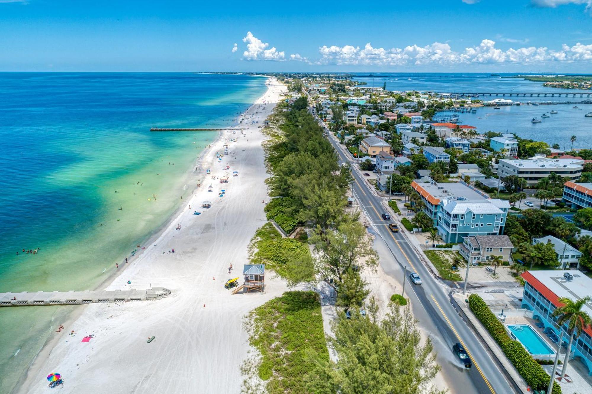 Anna Maria Island Runaway Tropical Dream-One Minute Walk To The Beach-Heated Pool เบรเดนทันบีช ภายนอก รูปภาพ