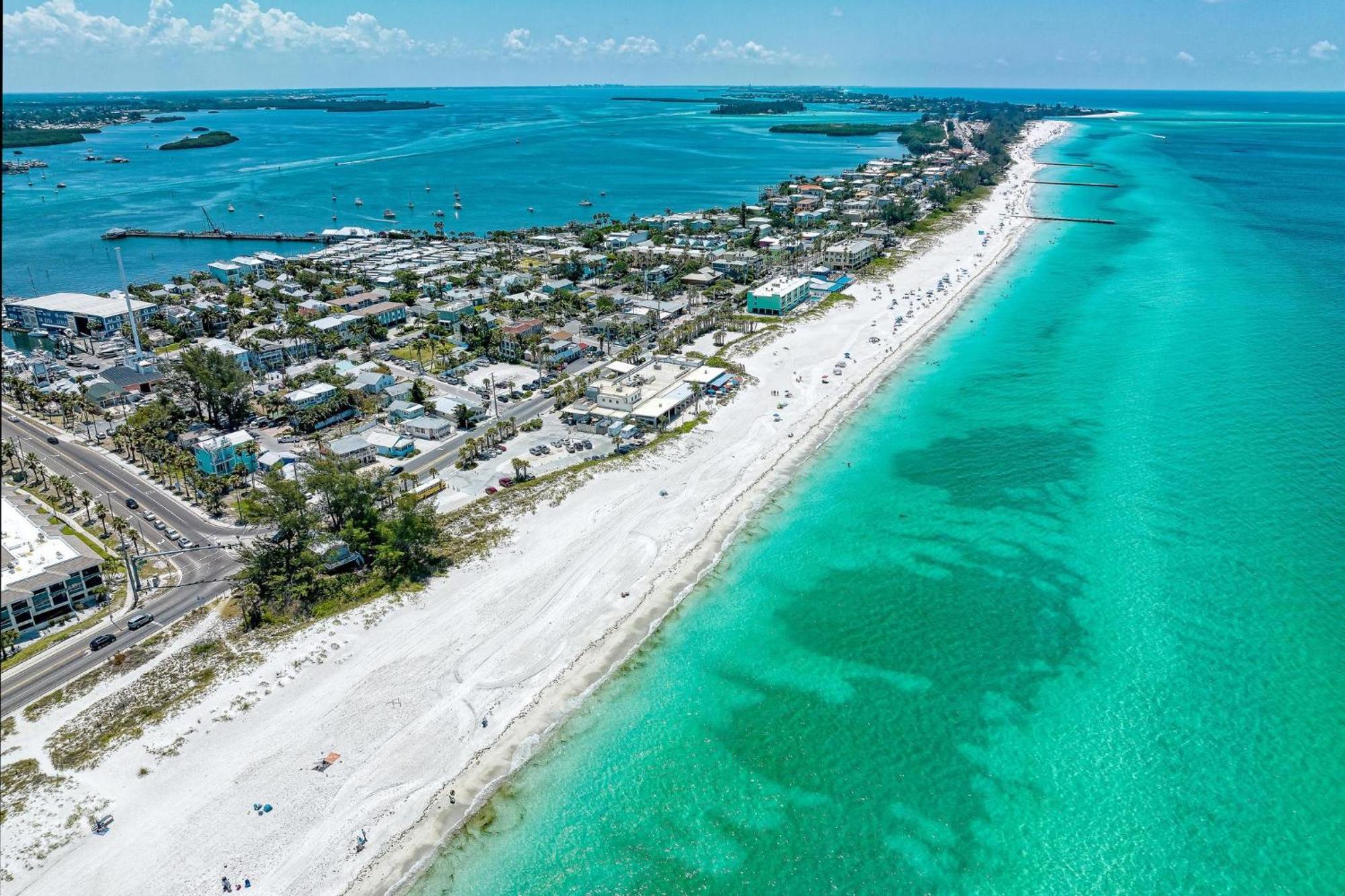 Anna Maria Island Runaway Tropical Dream-One Minute Walk To The Beach-Heated Pool เบรเดนทันบีช ภายนอก รูปภาพ
