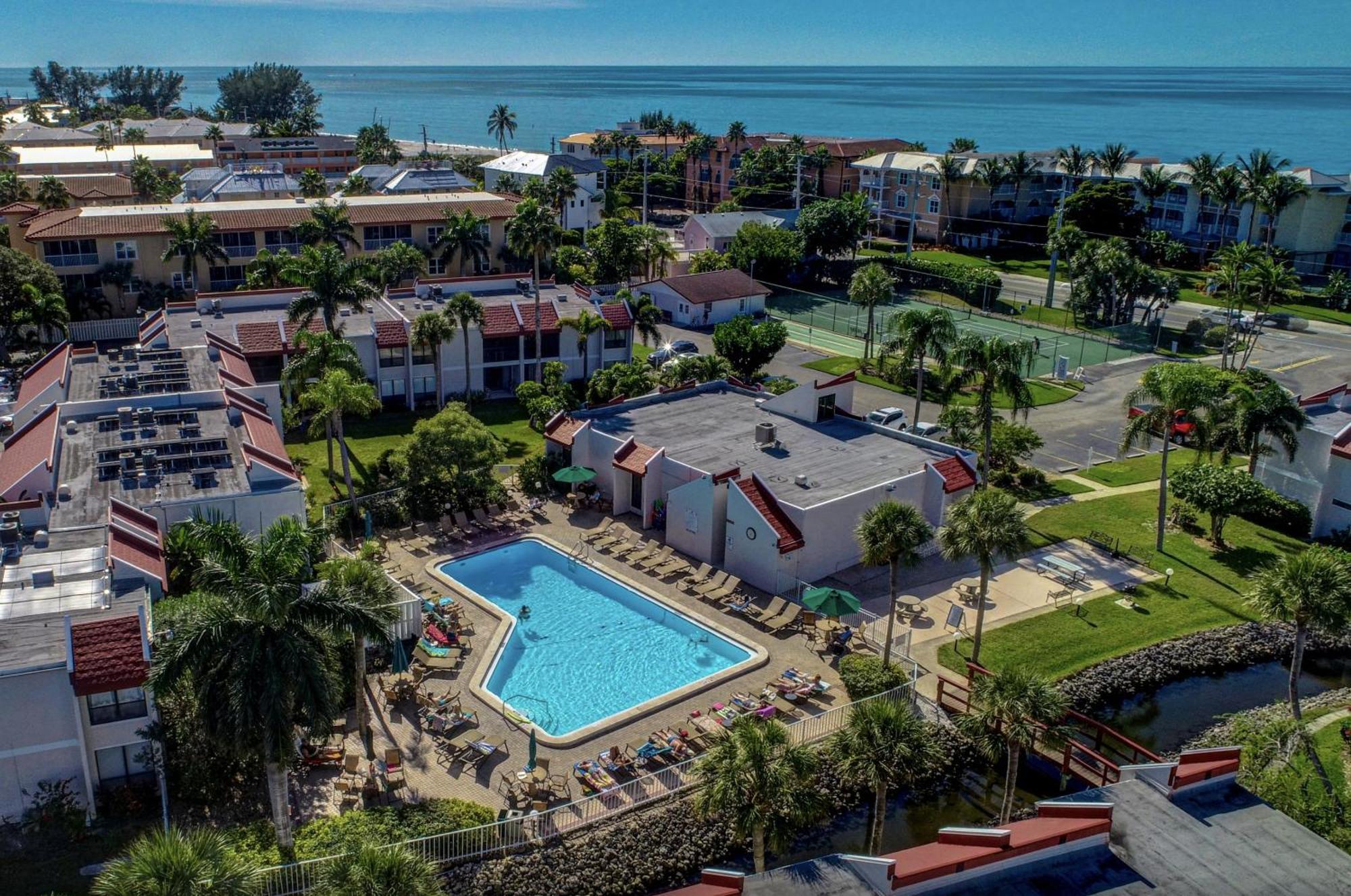 Anna Maria Island Runaway Tropical Dream-One Minute Walk To The Beach-Heated Pool เบรเดนทันบีช ภายนอก รูปภาพ