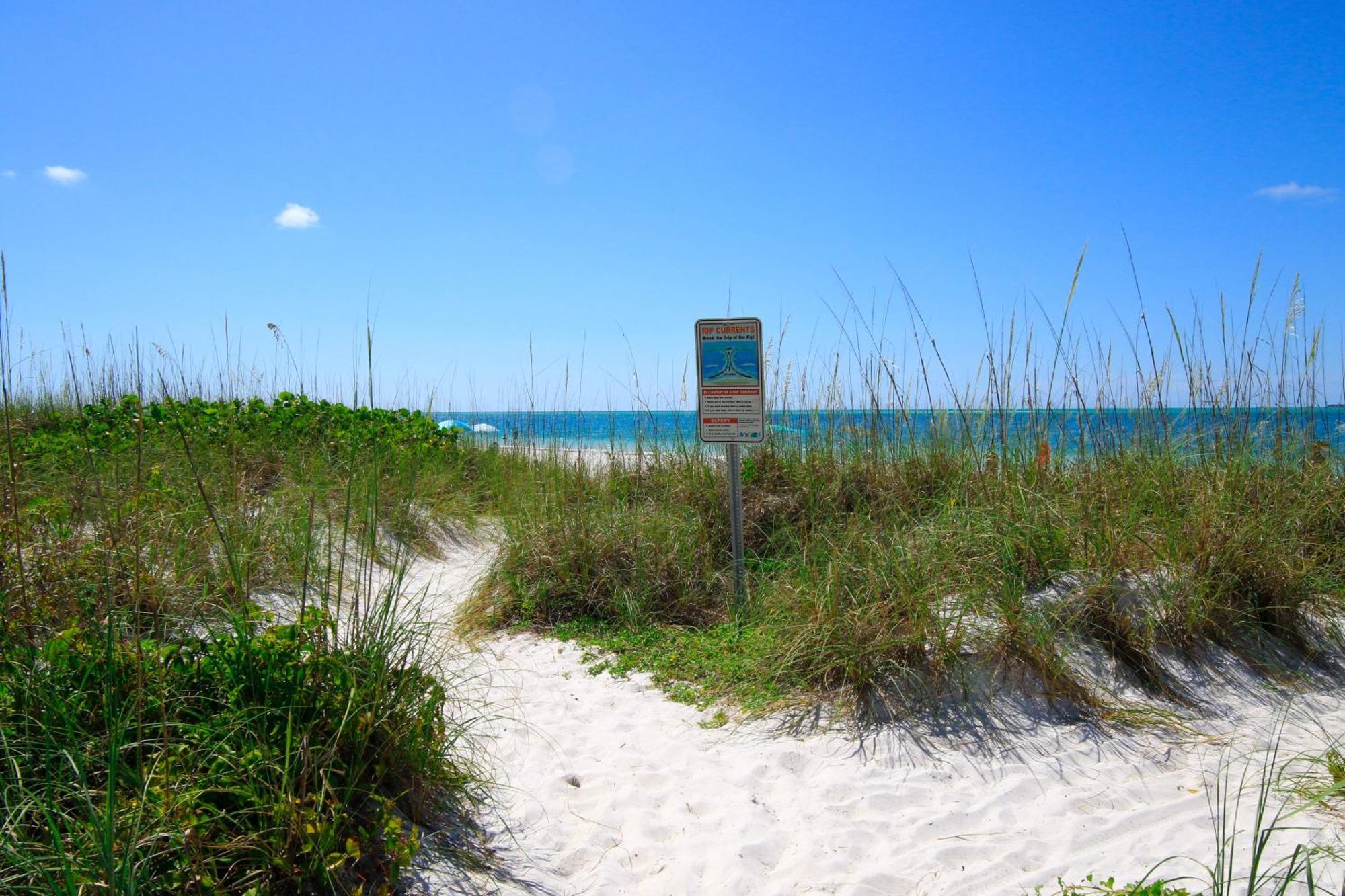 Anna Maria Island Runaway Tropical Dream-One Minute Walk To The Beach-Heated Pool เบรเดนทันบีช ภายนอก รูปภาพ