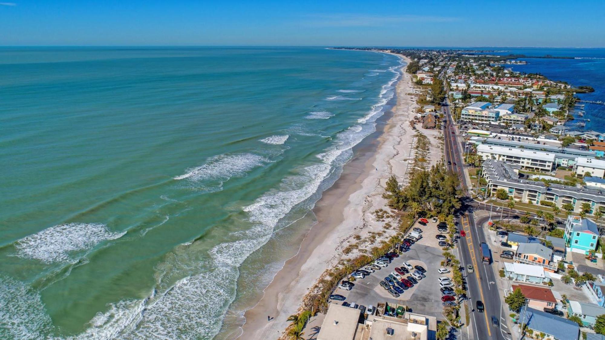 Anna Maria Island Runaway Tropical Dream-One Minute Walk To The Beach-Heated Pool เบรเดนทันบีช ภายนอก รูปภาพ
