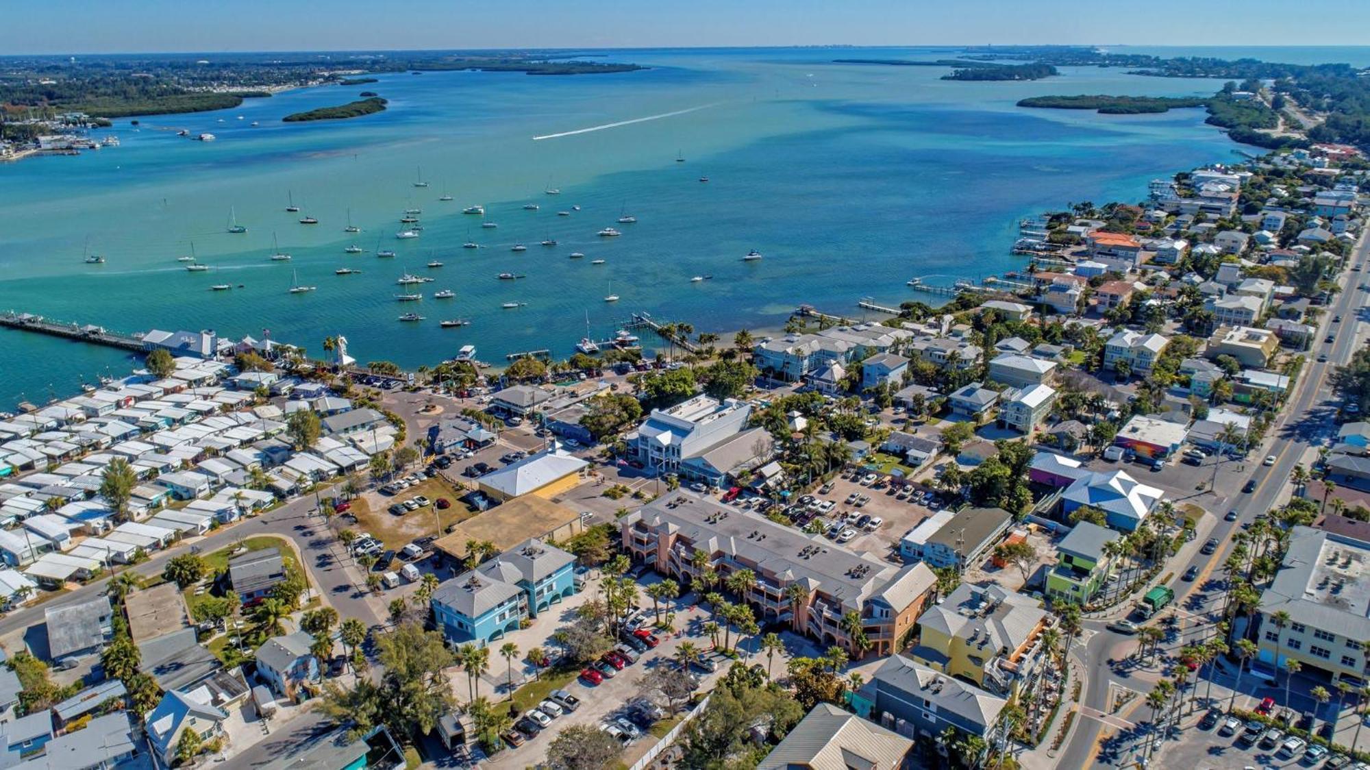 Anna Maria Island Runaway Tropical Dream-One Minute Walk To The Beach-Heated Pool เบรเดนทันบีช ภายนอก รูปภาพ