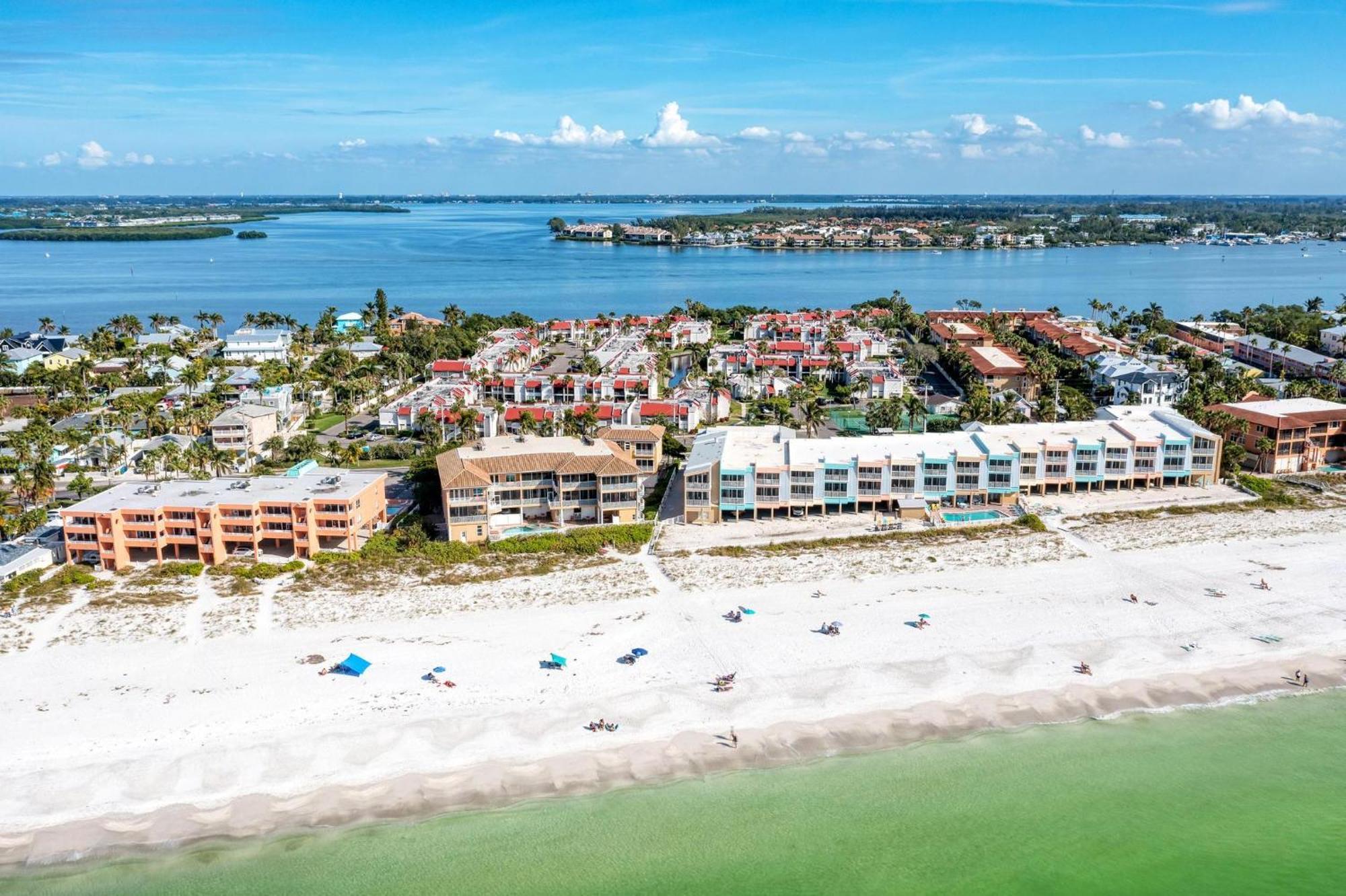 Anna Maria Island Runaway Tropical Dream-One Minute Walk To The Beach-Heated Pool เบรเดนทันบีช ภายนอก รูปภาพ