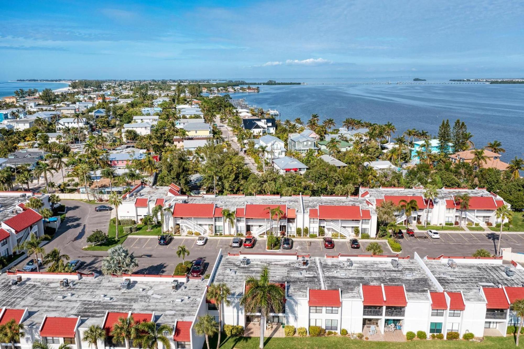 Anna Maria Island Runaway Tropical Dream-One Minute Walk To The Beach-Heated Pool เบรเดนทันบีช ภายนอก รูปภาพ