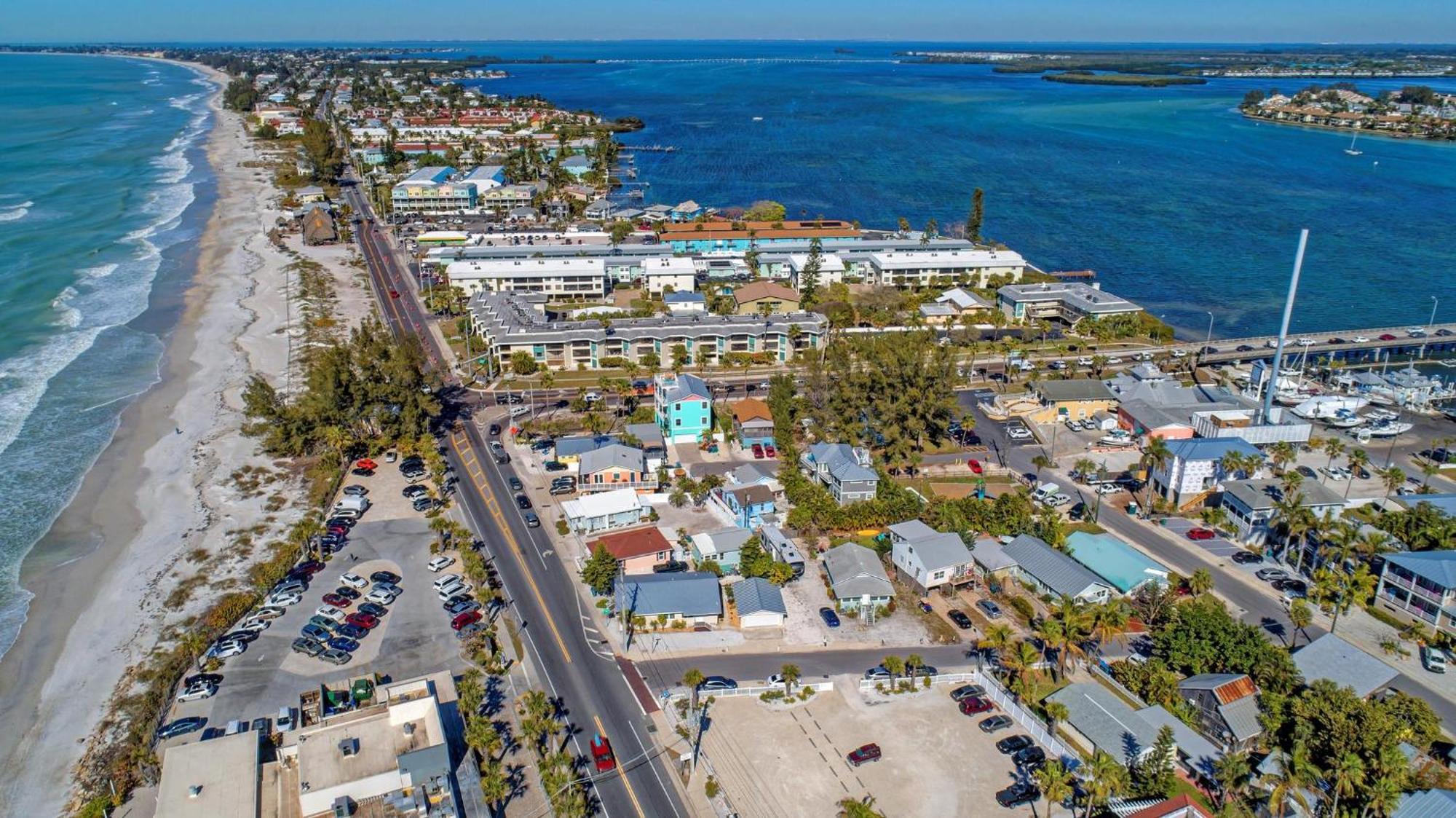 Anna Maria Island Runaway Tropical Dream-One Minute Walk To The Beach-Heated Pool เบรเดนทันบีช ภายนอก รูปภาพ
