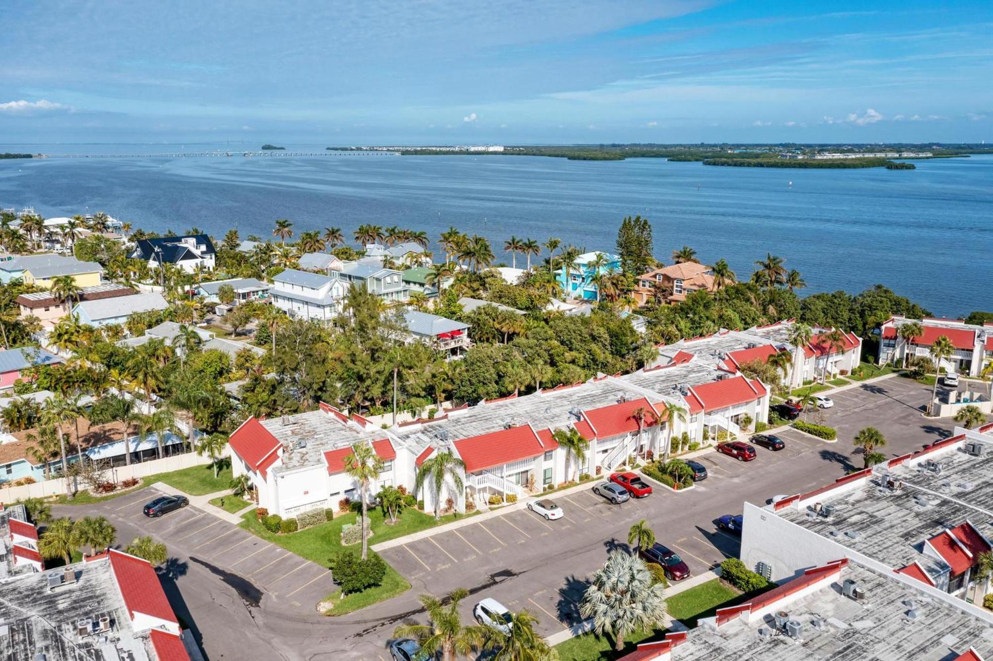 Anna Maria Island Runaway Tropical Dream-One Minute Walk To The Beach-Heated Pool เบรเดนทันบีช ภายนอก รูปภาพ